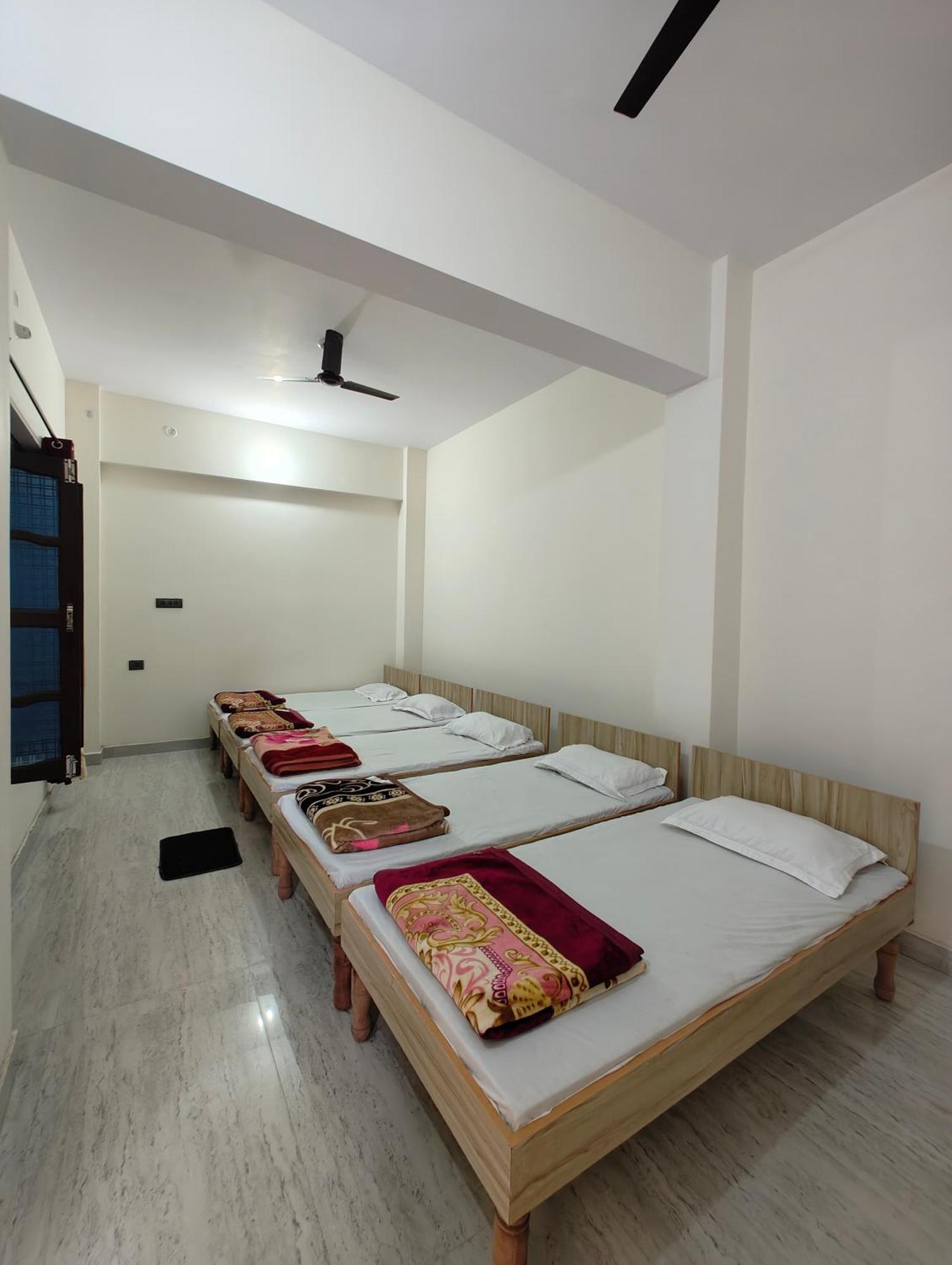 Hotel Abhishek Chamoli Екстер'єр фото